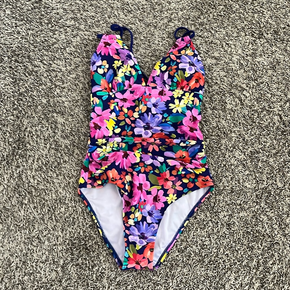 Brand new never worn CUPSHE size small bathing suit